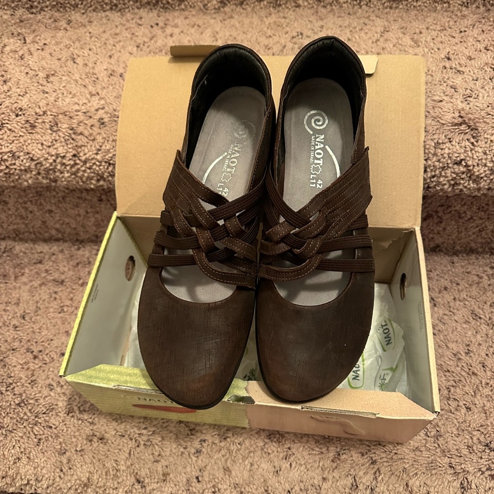 Naot women shoes fits size 10.5-11.5